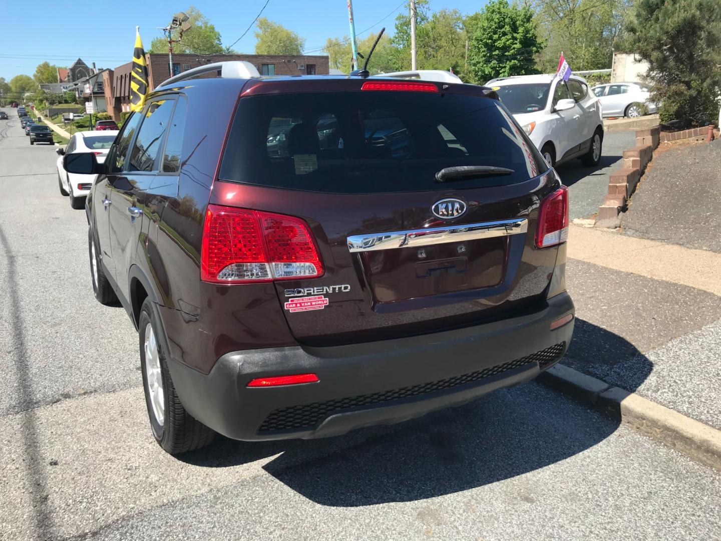 2012 Burgundy /Gray Kia Sorento LX (5XYKTDA29CG) with an 3.5 V6 engine, Automatic transmission, located at 577 Chester Pike, Prospect Park, PA, 19076, (610) 237-1015, 39.886154, -75.302338 - Photo#5